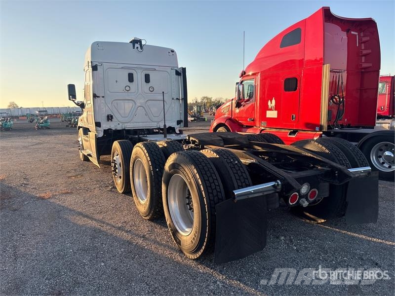 Freightliner Cascadia 125 8x4 Tri/A Sleeper Truck Tractor (Inop Vilcēji