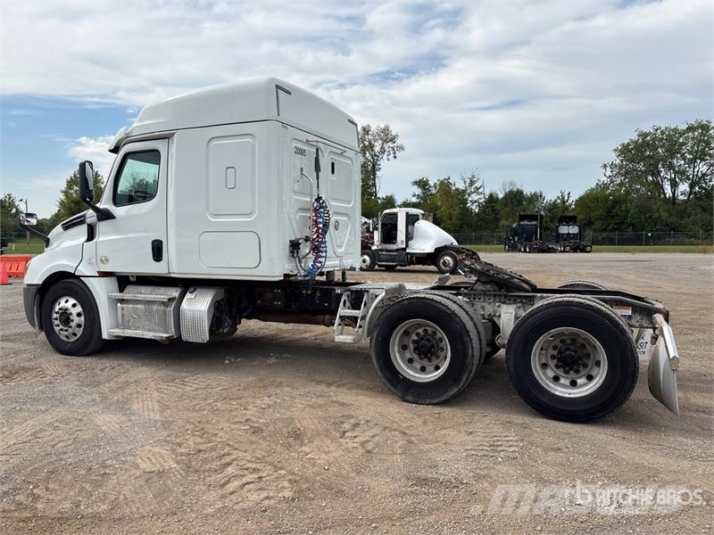 Freightliner Cascadia 126 6x4 T/A Sleeper Truck Tractor Çekiciler