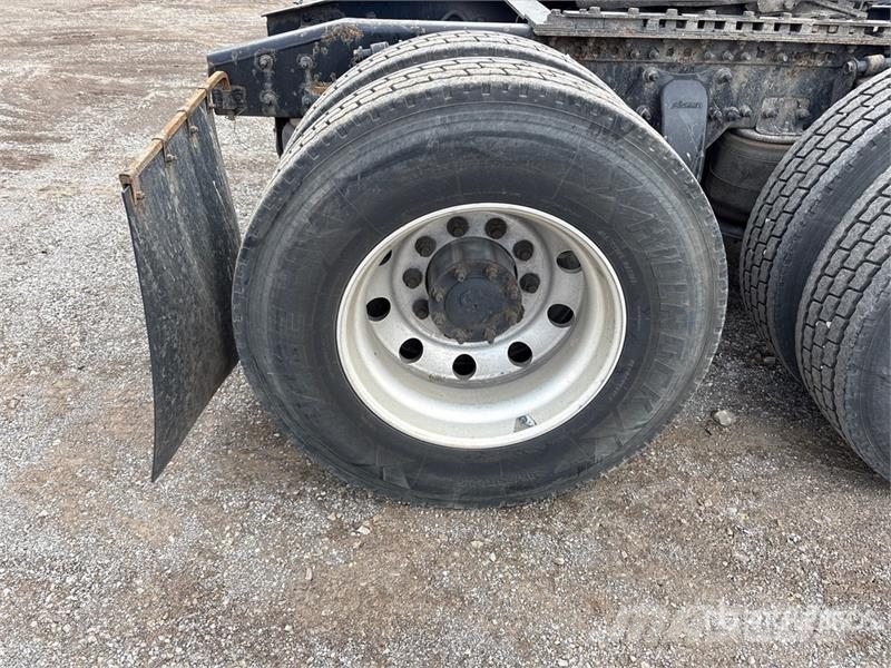 Freightliner Cascadia 125 6x4 T/A Sleeper Truck Tractor Tractor Units