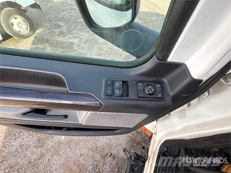 Freightliner Cascadia 126 6x4 T/A Sleeper Truck Tractor (Inoper Trekkvogner