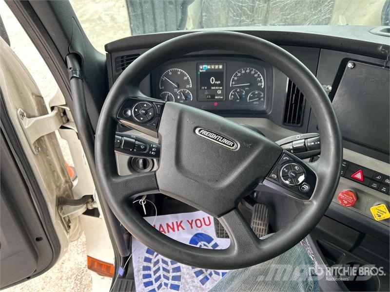 Freightliner Cascadia 126 6x4 Rebuilt Title* T/A Sleeper Truck  Cavalos mecânicos