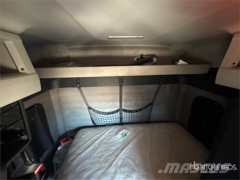 Freightliner Cascadia 126 6x4 T/A Sleeper Truck Tractor Autotractoare
