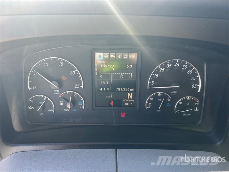 Freightliner Cascadia 126 6x4 T/A Sleeper Truck Tractor Tractor Units
