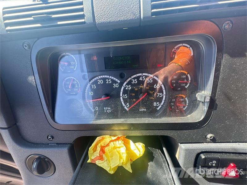Freightliner Cascadia 125 T/A Sleeper Truck Tractor Trekkvogner