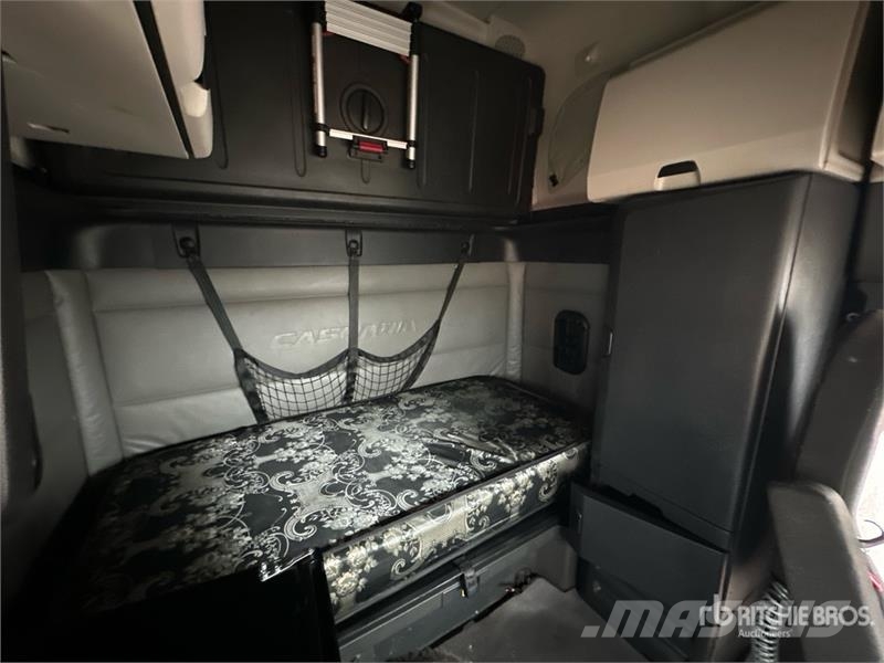 Freightliner Cascadia 126 6x4 T/A Sleeper Truck Tractor Влекачи