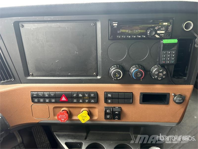 Freightliner Cascadia 126 6x4 T/A Sleeper Truck Tractor Ciągniki siodłowe