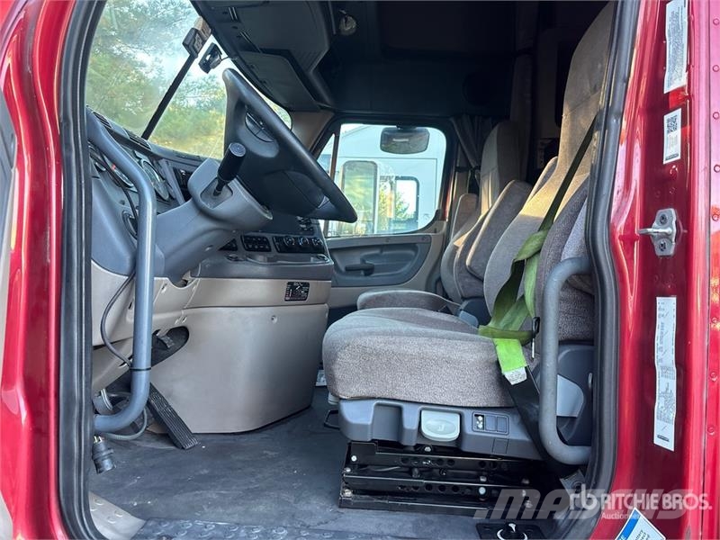 Freightliner Cascadia 125 6x4 T/A Sleeper Truck Tractor Trekkers