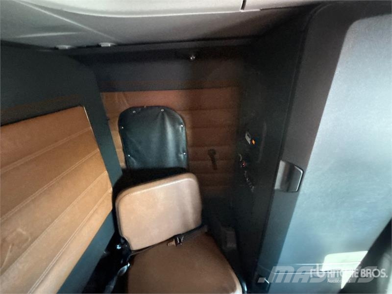 Freightliner Cascadia 126 6x4 T/A Sleeper Truck Tractor Motrici e Trattori Stradali