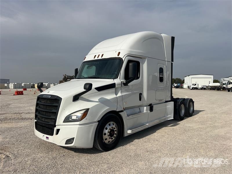 Freightliner Cascadia 126 6x4 T/A Sleeper Truck Tractor Sattelzugmaschinen