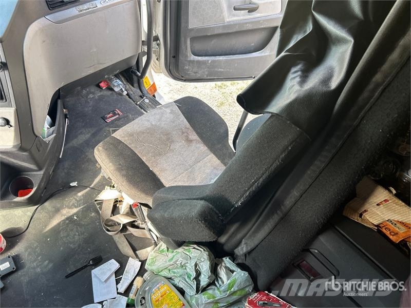 Freightliner Cascadia 126 6x4 T/A Sleeper Truck Tractor Tractor Units