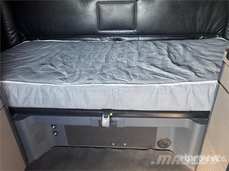 Freightliner Cascadia 125 6x4 T/A Sleeper Truck Tractor وحدات الجر