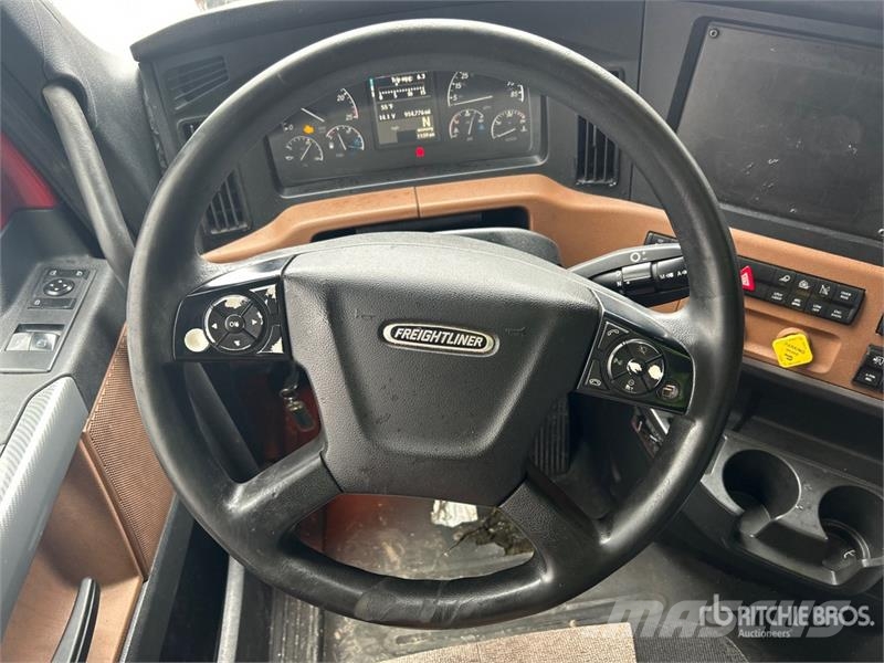 Freightliner Cascadia 126 6x4 T/A Sleeper Truck Tractor Ciągniki siodłowe