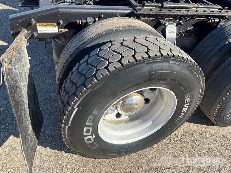 Freightliner Cascadia 125 6x4 T/A Sleeper Truck Tractor وحدات الجر