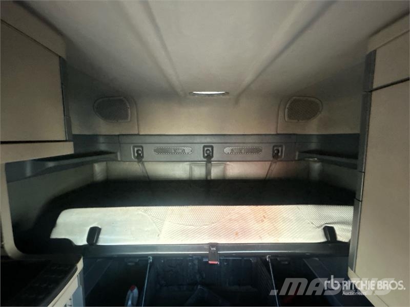 Freightliner Cascadia 125 6x4 T/A Sleeper Truck Tractor Autotractoare