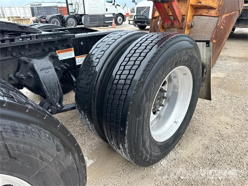 Freightliner Cascadia 126 6x4 T/A Sleeper Truck Tractor Влекачи