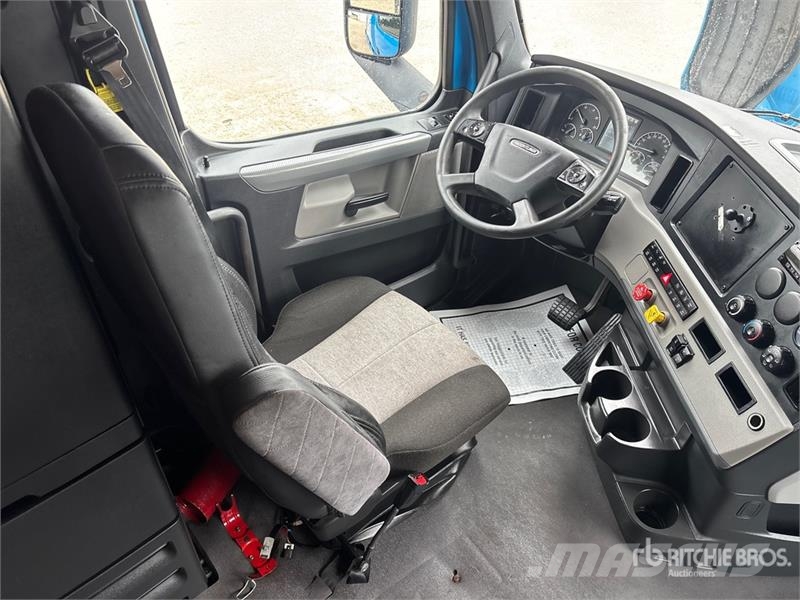 Freightliner Cascadia 126 6x4 T/A Sleeper Truck Tractor Dragbilar