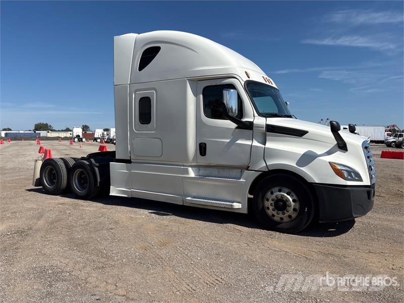 Freightliner Cascadia 126 6x4 T/A Sleeper Truck Tractor Traktorske jedinice