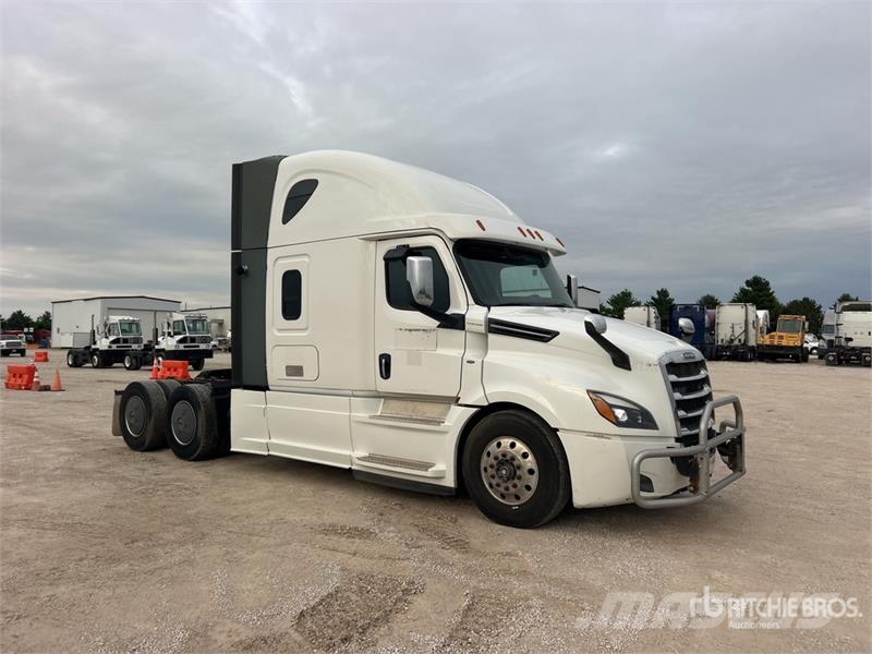 Freightliner Cascadia 126 6x4 T/A Sleeper Truck Tractor Тягачі