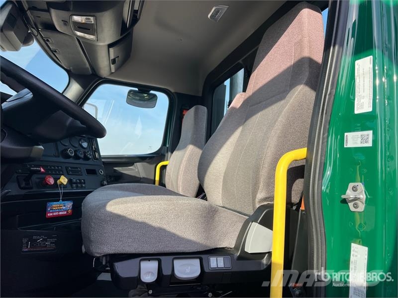 Freightliner Cascadia 126 Truck Tractor Units