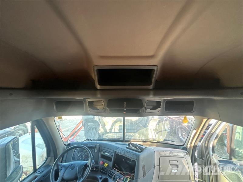 Freightliner Cascadia 125 6x4 T/A Sleeper Truck Tractor Autotractoare