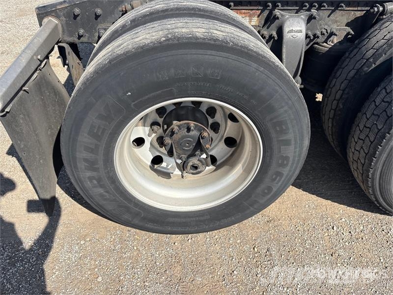 Freightliner Cascadia 126 6x4 T/A Sleeper Truck Tractor Tegljači