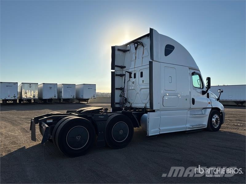 Freightliner Cascadia 125 6x4 T/A Sleeper Truck Tractor Sattelzugmaschinen