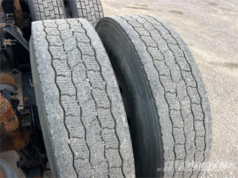 Freightliner Cascadia 126 6x4 T/A Sleeper Truck Tractor Тягачі