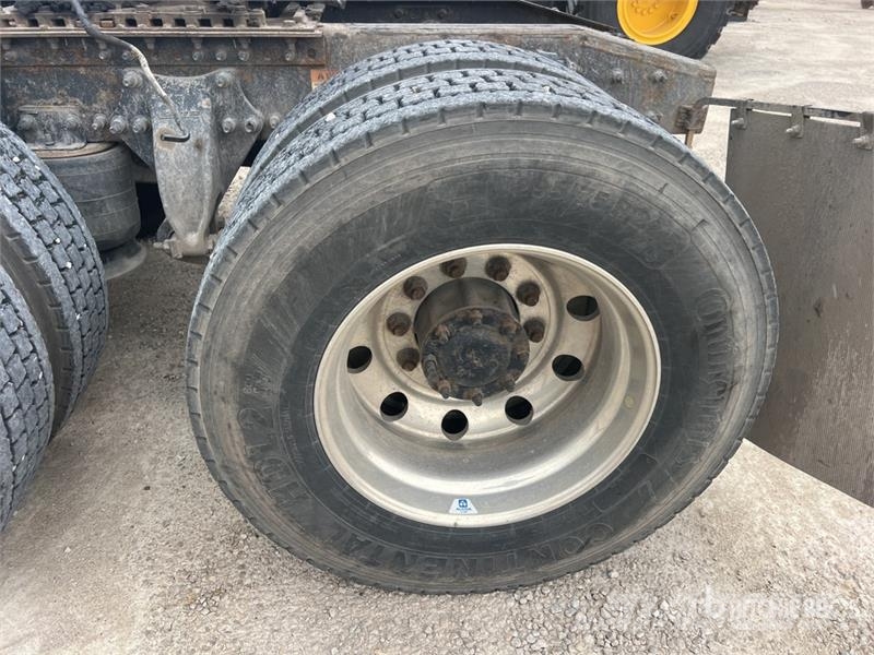 Freightliner Cascadia 125 6x4 T/A Sleeper Truck Tractor Tractor Units