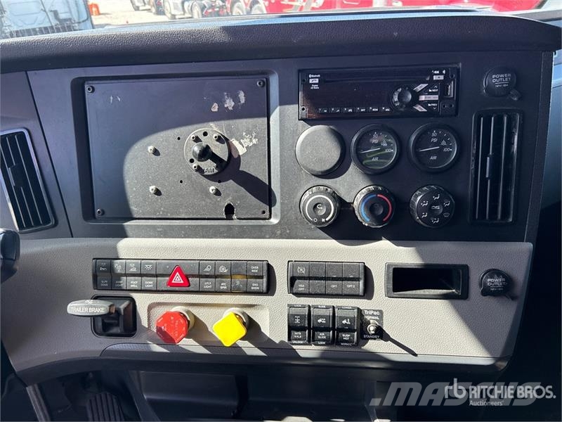 Freightliner Cascadia 126 Седельные тягачи