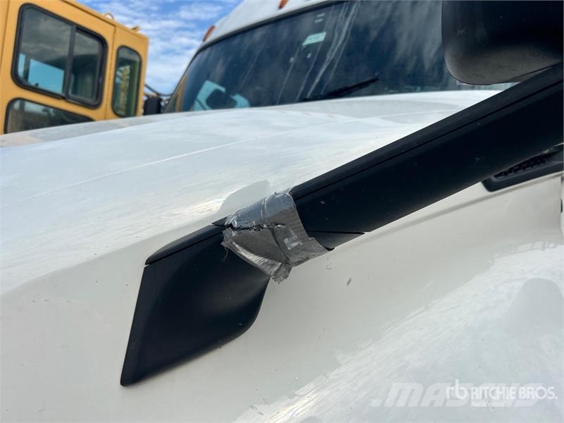 Freightliner Cascadia 126 6x4 T/A Sleeper Truck Tractor Tractor Units