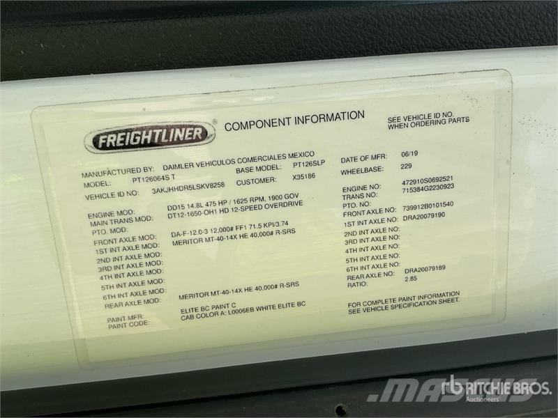 Freightliner Cascadia 126 6x4 T/A Sleeper Truck Tractor Sattelzugmaschinen