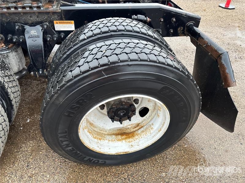 Freightliner Cascadia 126 6x4 T/A Sleeper Truck Tractor Sattelzugmaschinen