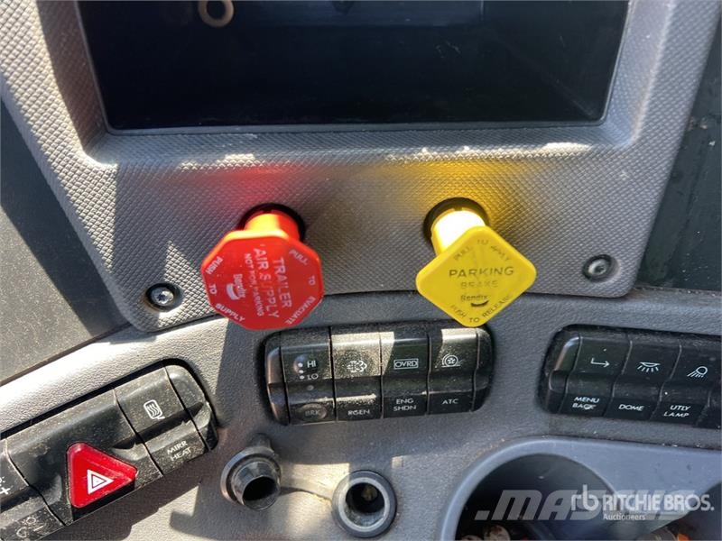 Freightliner Cascadia 125 6x4 T/A Sleeper Truck Tractor Tractor Units