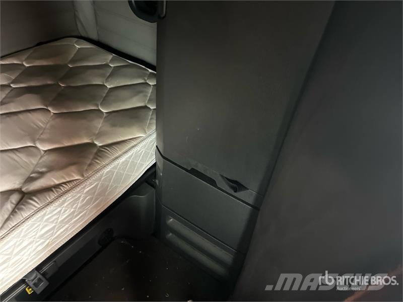 Freightliner Cascadia 126 T/A Sleeper Truck Tractor Vilcēji