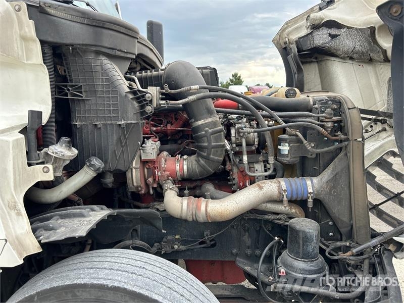Freightliner Cascadia 126 6x4 Rebuilt Title* T/A Sleeper Truck  Cavalos mecânicos