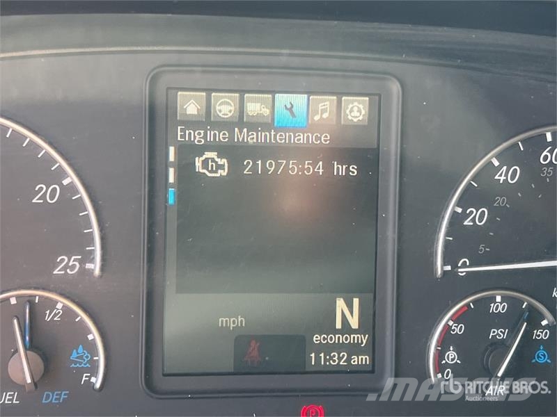 Freightliner Cascadia 126 6x4 T/A Sleeper Truck Tractor Tractor Units