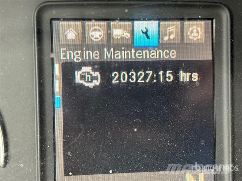 Freightliner Cascadia 126 6x4 T/A Sleeper Truck Tractor Nyergesvontatók