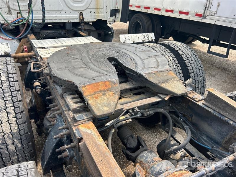 Freightliner Cascadia 125 6x4 T/A Sleeper Truck Tractor (Glider Tractor Units