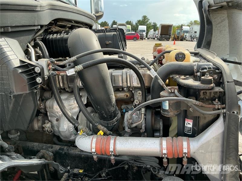 Freightliner Cascadia 126 6x4 T/A Sleeper Truck Tractor Prime Movers