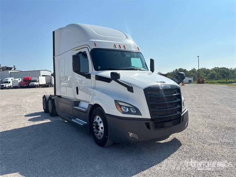Freightliner Cascadia 126 6x4 T/A Sleeper Truck Tractor Sattelzugmaschinen