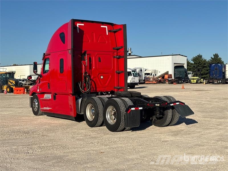 Freightliner Cascadia 126 6x4 T/A Sleeper Truck Tractor Vilcēji