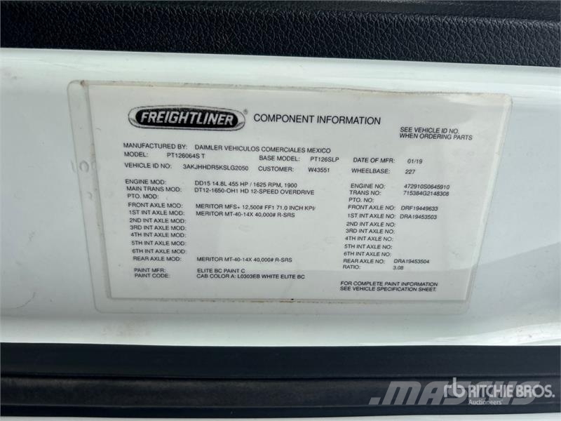 Freightliner Cascadia 126 6x4 T/A Sleeper Truck Tractor Cavalos mecânicos