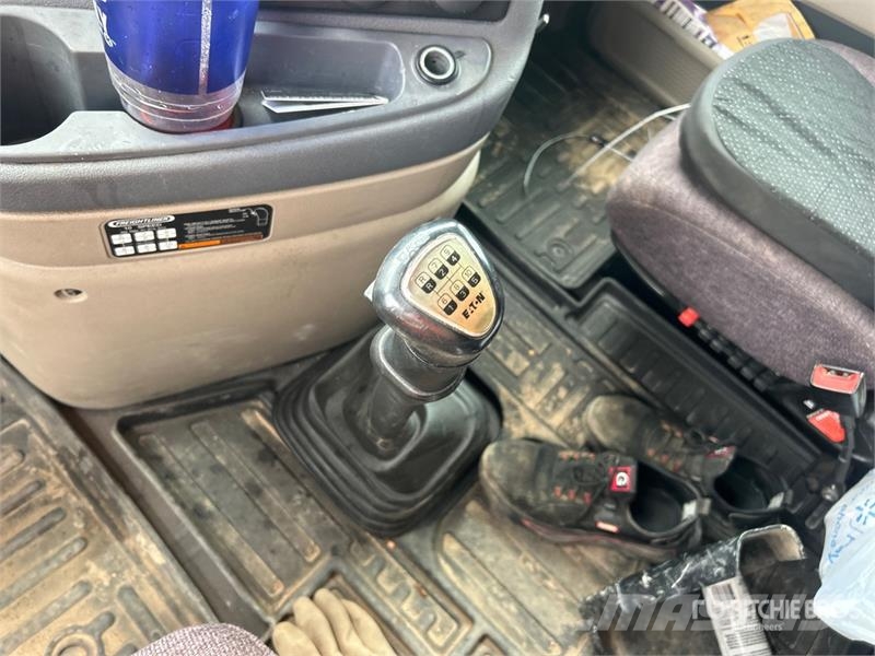 Freightliner Cascadia 125 6x4 T/A Sleeper Truck Tractor (Inoper Trekkers