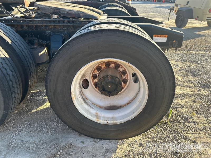 Freightliner Cascadia 125 6x4 T/A Sleeper Truck Tractor Autotractoare