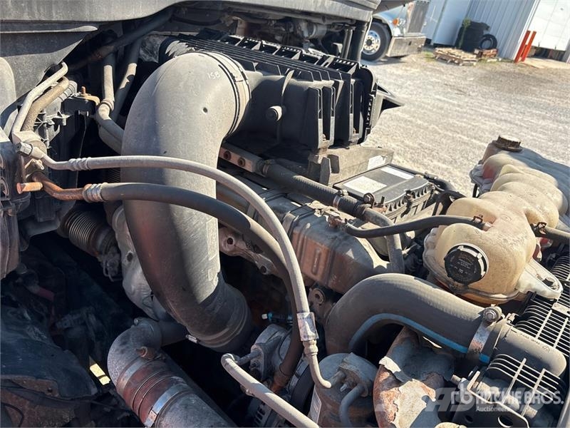 Freightliner Cascadia 126 6x4 T/A Sleeper Truck Tractor Sattelzugmaschinen