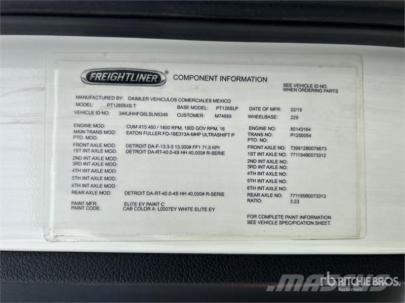 Freightliner Cascadia 126 6x4 Rebuilt Title* T/A Sleeper Truck  Cavalos mecânicos