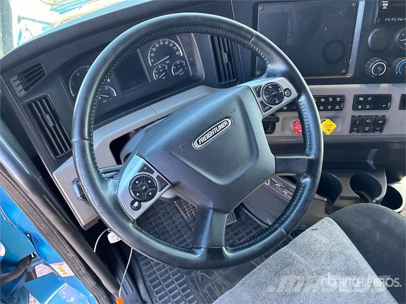 Freightliner Cascadia 126 6x4 T/A Sleeper Truck Tractor 曳引機組件