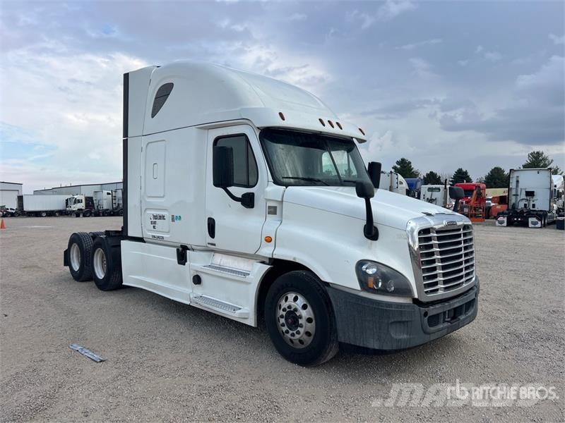 Freightliner Cascadia 125 6x4 T/A Sleeper Truck Tractor Vilcēji