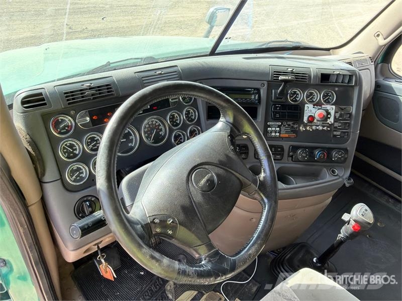 Freightliner Cascadia 125 6x4 T/A Sleeper Truck Tractor Dragbilar