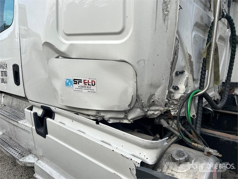 Freightliner Cascadia 126 6x4 T/A Sleeper Truck Tractor Tractor Units
